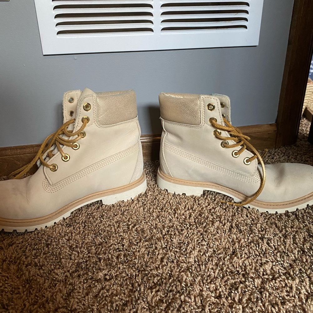 Timberlands size 9 - Picture 3 of 7